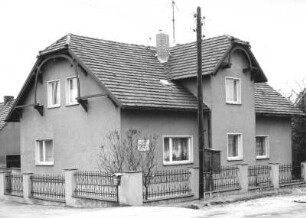 Bröthen (Hoyerswerda-Bröthen-Michalken), Hauptstraße 33. Wohnhaus. Eckansicht