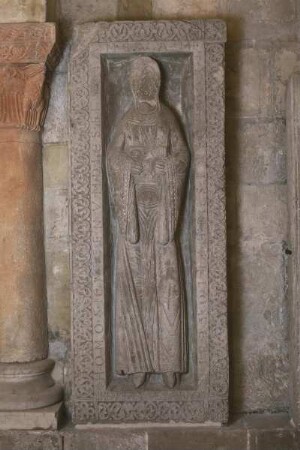 Grabplatte der Äbtissin Adelheid II, gestorben 1095