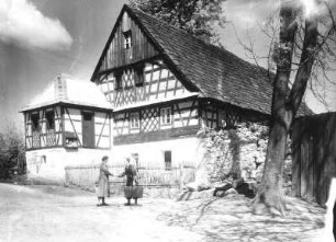 Höfen. Egerländer Fachwerkhaus. Eckansicht