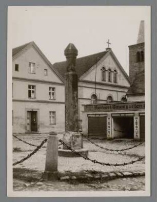 Habelschwerdt. Niederschlesien. Die Staubsäule (Pranger) auf dem Neumarkt aus dem Jahr 1556