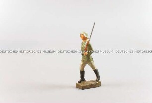 Massefigur: Soldat, marschierend, Gewehr über