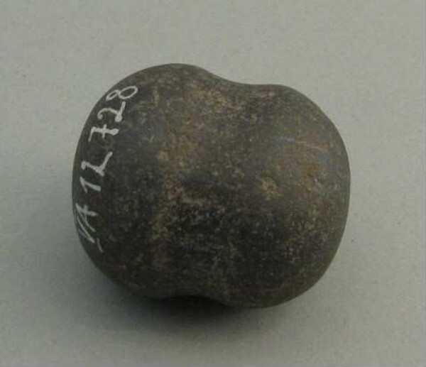 Stone bola