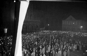 Freiburg: Fakelzug auf dem Münsterplatz, vorm Kaufhaus
