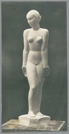 Niederblickende, 1920, Kalkstein