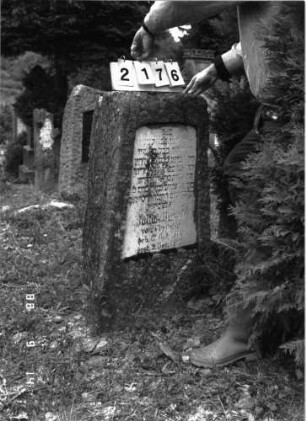 Grabstein 2176 (Index: 100097187) Maße HxBxT: 105x48x34 cm: Grabstein 2176