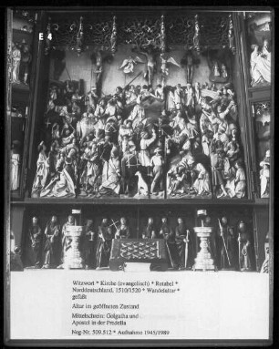 Altar im geöffneten Zustand — Mittelschrein: Golgatha