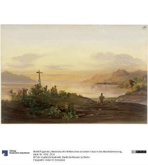 Meeresbucht mit Menschen an einem Kreuz in der Abenddämmerung