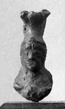 Büste des Mars oder der Minerva im Blätterkelch