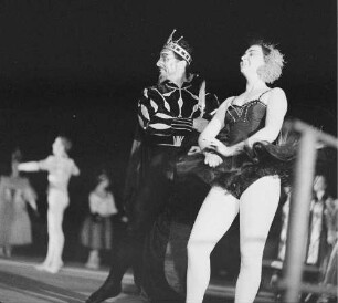 Schwanensee in Meißen 1955 : Ballett "Schwanensee" von Peter Tschaikowski im Burghof der Albrechtsburg Meißen. Mit Ballett und Orchester der Sächsischen Staatsoper Dresden