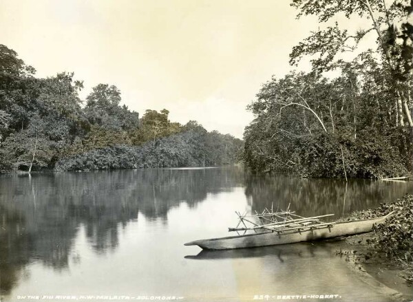 "Sur la rivière Fiu, N.W.Malaita"