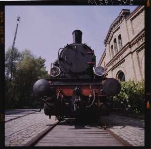 Dampflokomotive "Preußische T 9.3" (Tki3-112 PKP) vor dem Lokschuppen