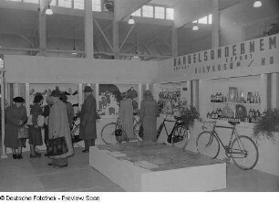 Besucher an dem Messestand "Handelsonderneming "BEKA" Hilversum/Holland"