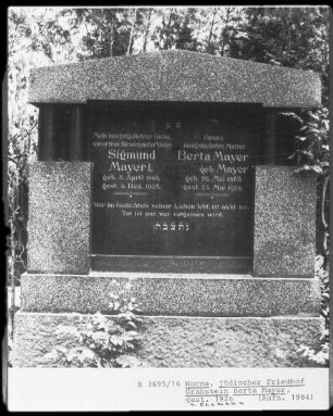 Grabstein von Sigmund Mayer 1. (gestorben 1924.12.04) und Berta Mayer (gestorben 1926.05.23)