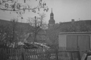 Keine Beschreibung [Gärten und Kirchturm]