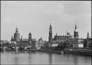 Dresden, Blick von der Marienbrücke nach Osten auf die Altstadt