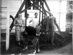 Photographien von Lappland. Gruppenbildnis mit Hund