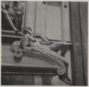 Florenz, Basilica di San Lorenzo di Firenze, Grabkapelle der Medici mit Michelangelos Grabmal Lorenzo de Medici (Detail: Aurora - Die Morgenröte)
