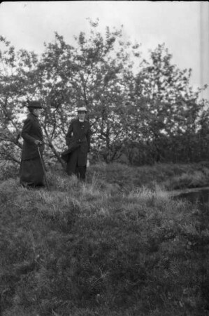 2 Frauen am Teich
