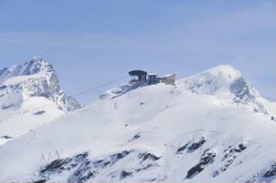 Zermatt - Bergstation : Blick vom 3089 m hohen Gornergrat auf die Bergstation eines Sesselliftes.Aufgenommen am 17. Mai 2010 in Zermatt
