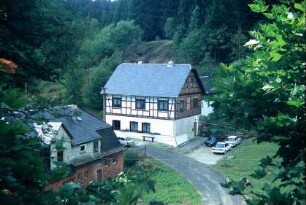 Fachwerkhaus hinter dem Glaswerk