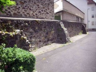 Kirchhofmauer im Süden im Verlauf