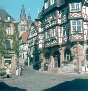 Heppenheim (Bergstraße). Rathaus und Türme der St. Peter Kirche