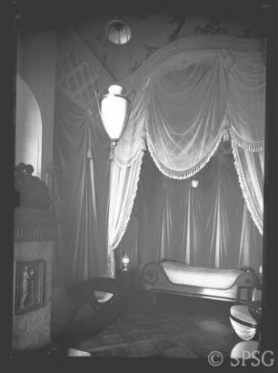Potsdam, Stadtschloss, Wohnung der Königin Luise, Schlafzimmer, R.:34. , Blick auf die Bettnische.