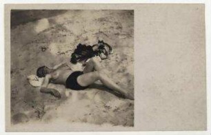 Ohne Titel (Hedwig Mankiewitz am Strand)