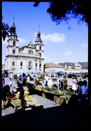 Ludwigsburg: Marktplatz mit Stadtkirche