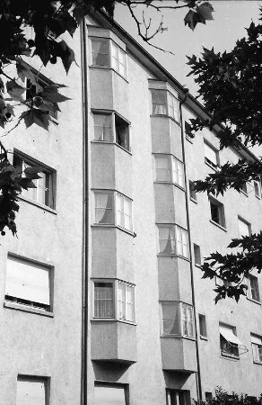 Freiburg: Wohnblock Hohenzollernstraße; Erkerreihe