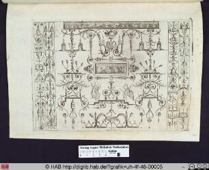 Grotesken, ornamentale Verzierungen und ein Fries mit figürlichen Darstellungen.