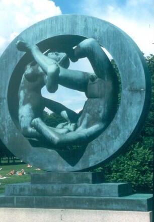 Oslo. Vigeland-Park. Paar im Ring