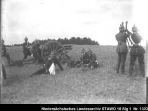 Manöver des 10. Armee-Korps Enthält: Platte 8, Soldaten mit Geschütz, Feldtelefon und Sichtgerät