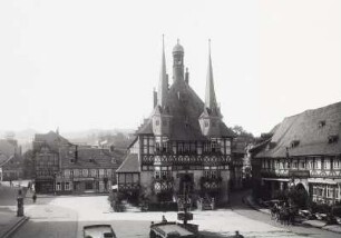 Wernigerode, Hotel "Gothisches Haus" : Wernigerode. Rathaus, Marktbrunnen und Hotel "Gothisches Haus"