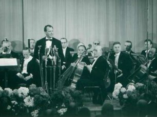 IFF 1960. Der Regierende Bürgermeister Willy Brandt bei der Festansprache