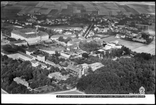 Junkers-Verkehrsflugzeug im Fluge über Schloss Hubertusburg