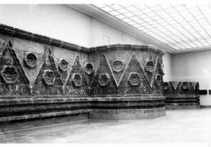 Aufstellung der Mschatta-Fassade des Museums für Islamische Kunst im Pergamonmuseum, Raum 10
