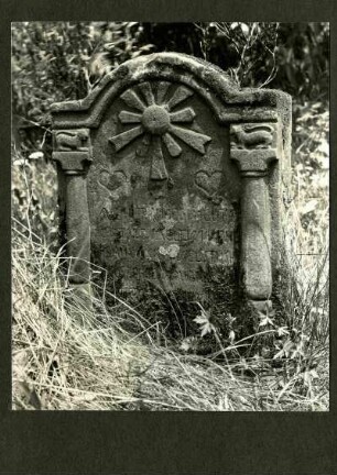 Friedhof, Grabstein der Katharina Klein, Ende 18. Jh.