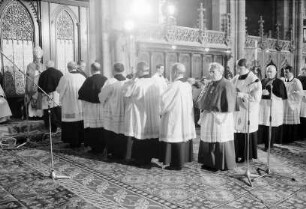 Freiburg: Münster, Priester gehen zum Erzbischof