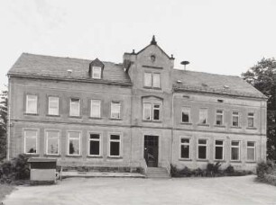 Schule, Eingangsfront