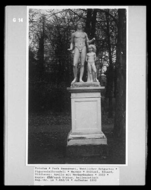 Figurenhalbrondell — Apollo mit Merkurknaben