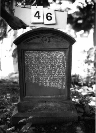 Grabstein 46 (Index: 100096224) Maße HxBxT: 74x42x12 cm Besonderheit: Kindergrab: Grabstein 46