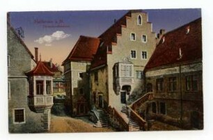 "Deutschordenshaus" - kleiner Deutschhof mit Freitreppe, Staffelgiebelhaus und Komturwappen-Erker (color)