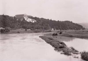 Donaustauf. Blick über die Donau zur Walhalla (1830-1842; L. v. Klenze) nach Nordost