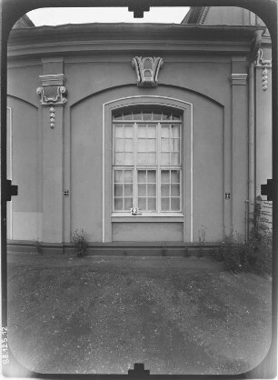 Gera-Untermhaus, Orangerieplatz 1. Orangerie (Kunstsammlung Gera, 1729-1732, 1748-1749; G. H. Krohne). Gartenseite (Teilansicht)