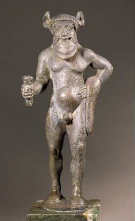 Kandelaberbekrönung (?). Etruskische Statuette eines Satyrs mit Trinkhorn