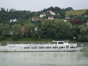 Passau - Ausflugsschiff : Das Ausflugsschiff "Ilz". Aufgenommen am 11. Juni 2011 in Passau