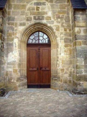 Langhaus (Neubau Jahr 1465)-Traufseite Süd-Portal mit profiliertem (Birnstab) und abgetrepptem Gewände