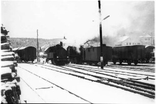 Bahnhof Gammertingen, Rangieren der Lok 141 mit Heizwagen Nr. 6 (benutzt 1958 - 1964) sowie Lok 21