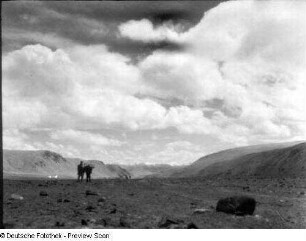 China. Sinkiang (Xinjiang). Kunlun. Rechtes Seitental zum Raskem-darja zwischen Tschibra und Malikschah. Blick nach Nord zur Sughet-Kette